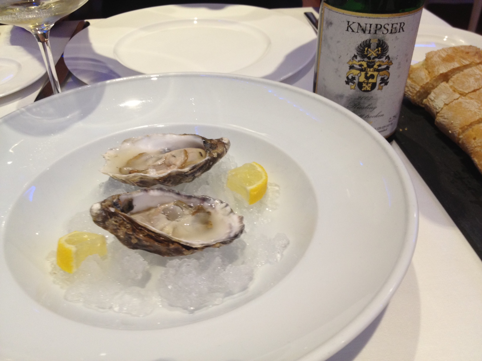 Restaurante Kaymus Centro Ostras gillardeau y Riesling