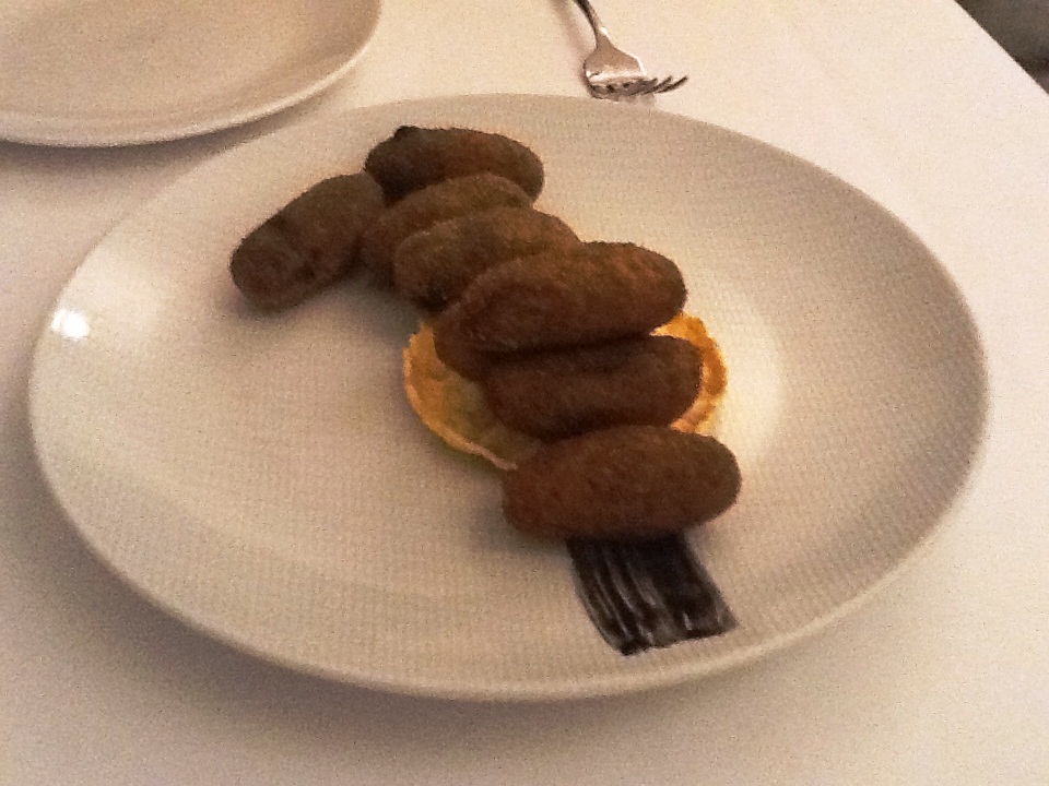 Croquetas de calamares en su tinta