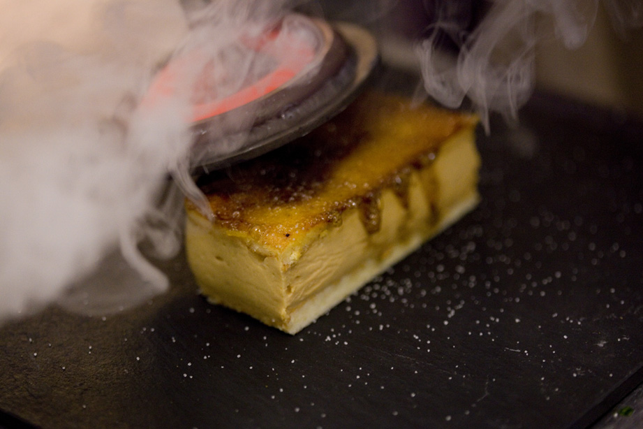 Restaurante en Ontinyent Tarta de dulce de leche y yema quemada.