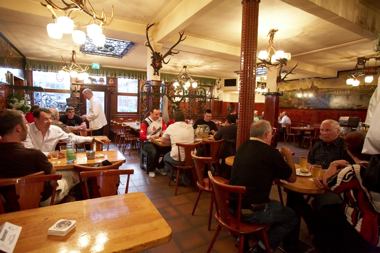Zum gemalten Haus El interior