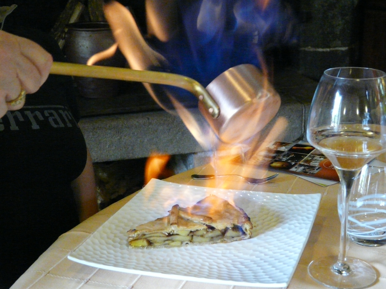 Manoir de L'Acherie en Sainte-Cécile Tarta Normanda (de manzana) flambeada con Calvados
