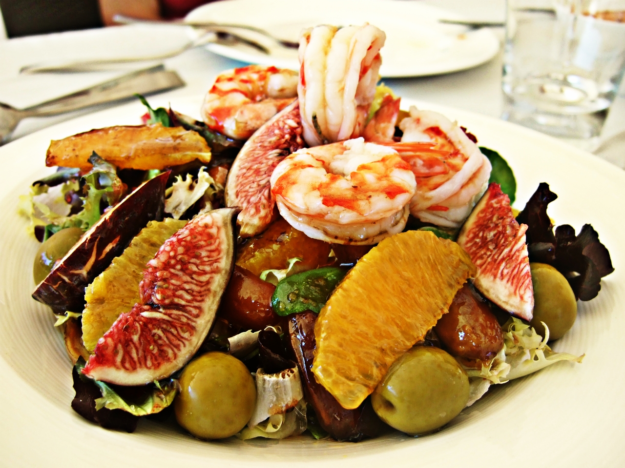 Casa Jaime Ensalada de langostinos, con higos frescos, naranjas y vinagreta de miel