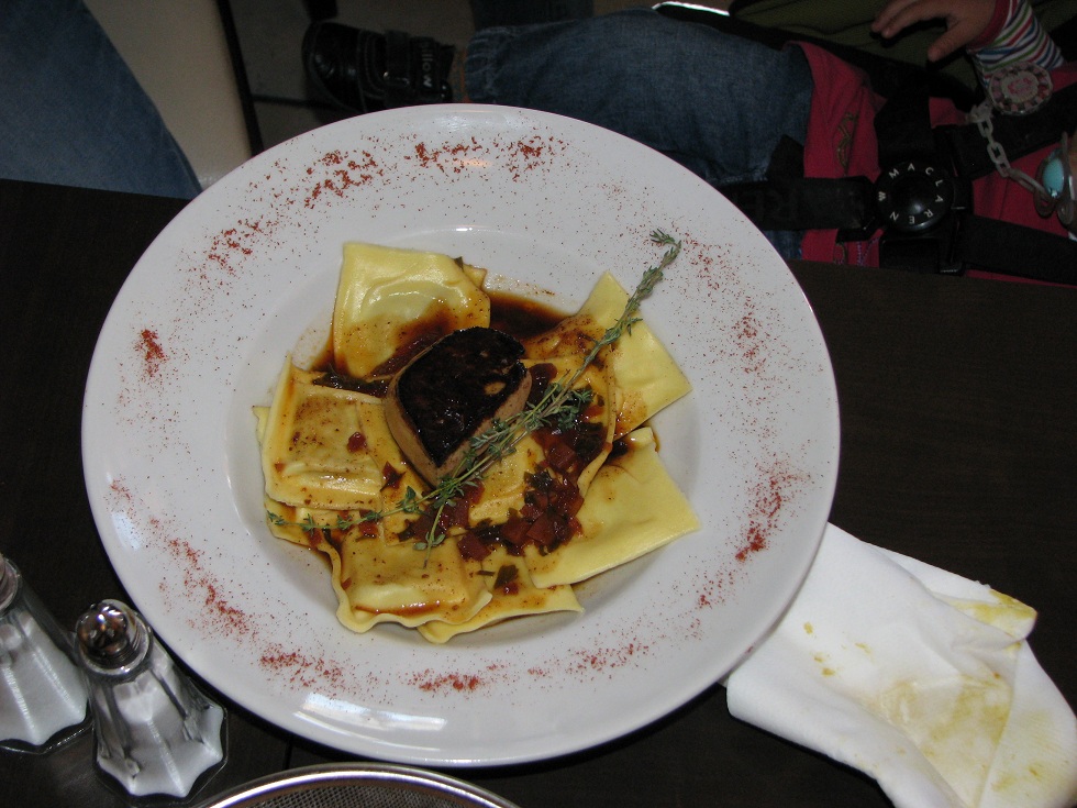 Restaurante Pasta Politi Raviolis de trufa con foie fras