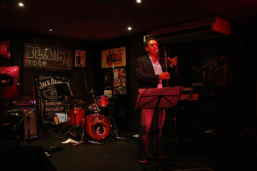 Jose L. Contreras presentando la fiesta aniversario Verema