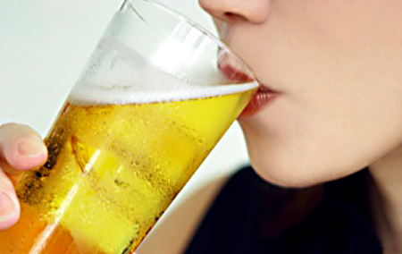 Bebiendo cerveza