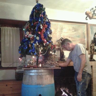 Ahora mismito montando el pesebre, nos falta la molsa, pero quedará chulo. Hemos buscado un buen soporte!!!