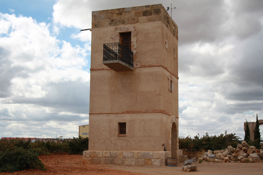 Bodega Liberalia. Torre.