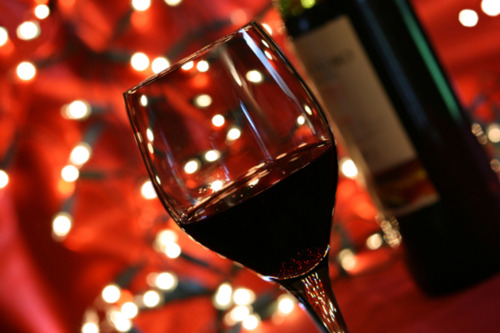 Comida de Navidad con vino tinto