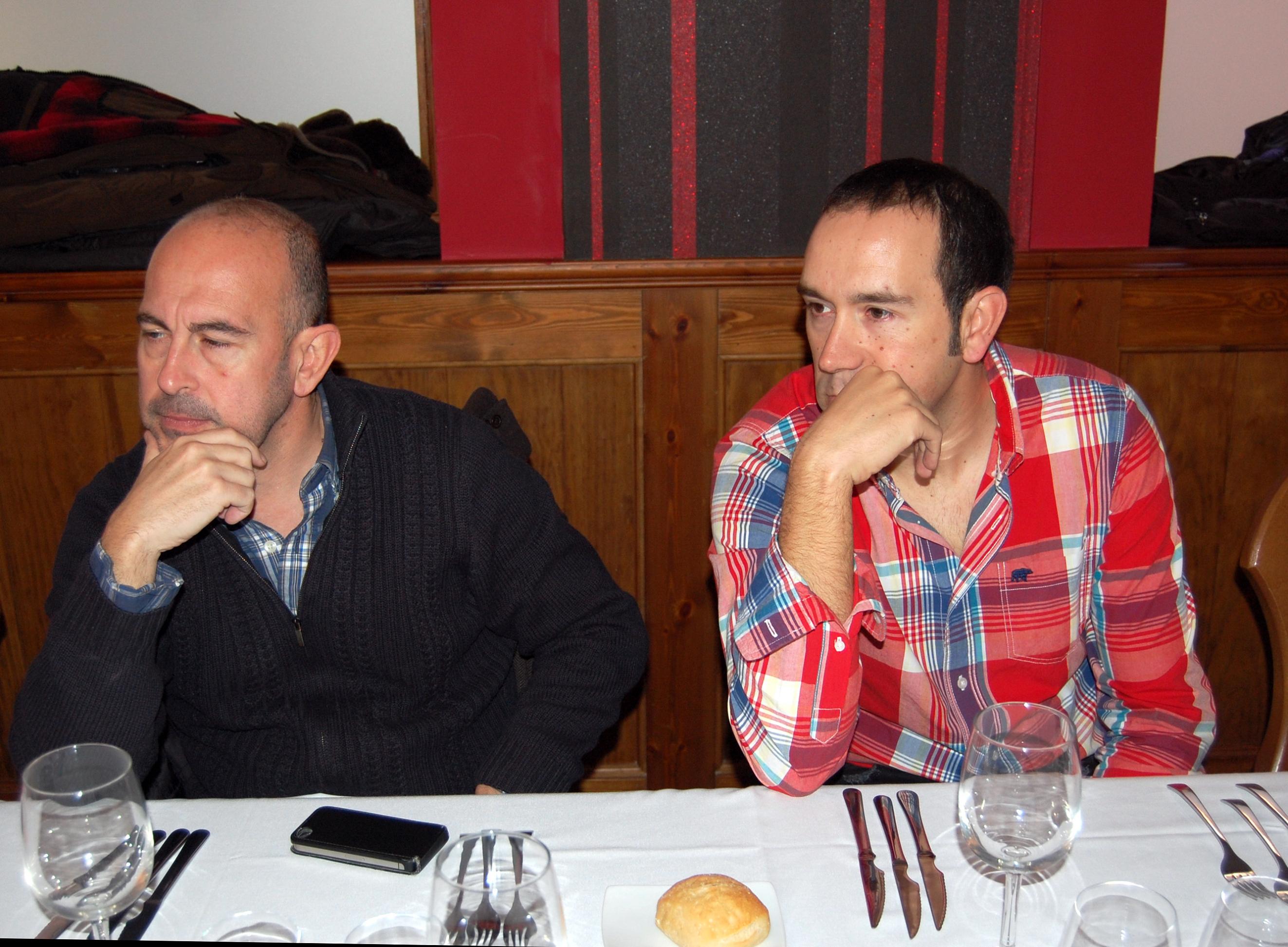 Y estos otros pensando ¿cuál será el primer vino?.