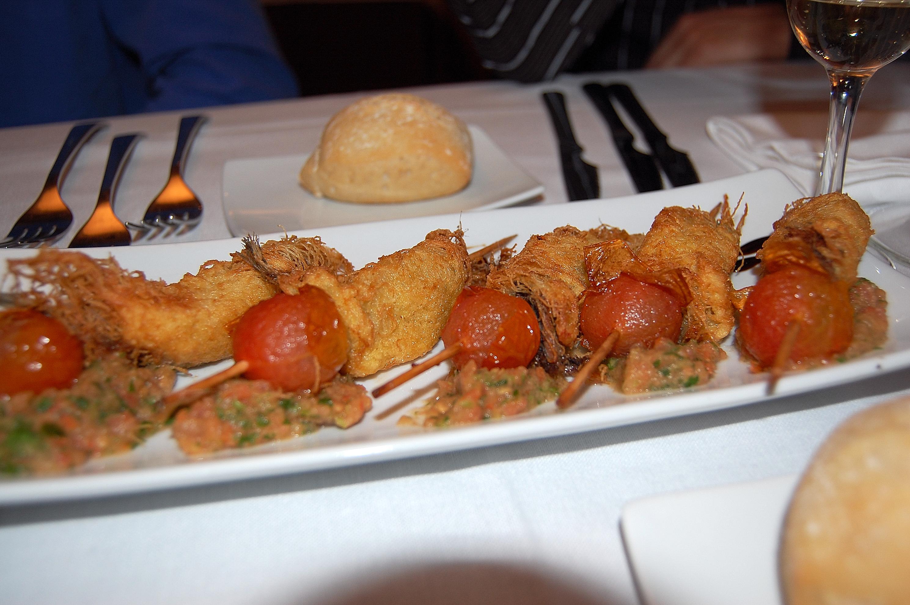 Ricas anchoas rebozadas y a continuación un risotto de boletus para chuparse los dedos.
