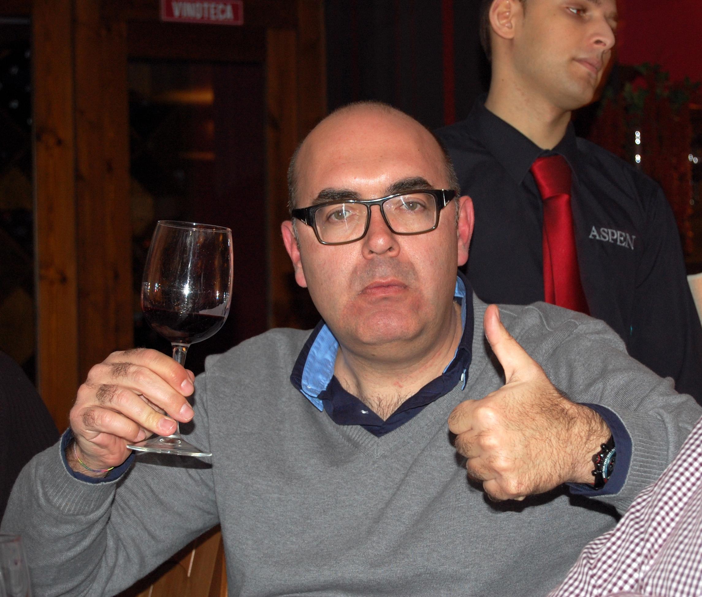 Le gustaron los vinos al tío.