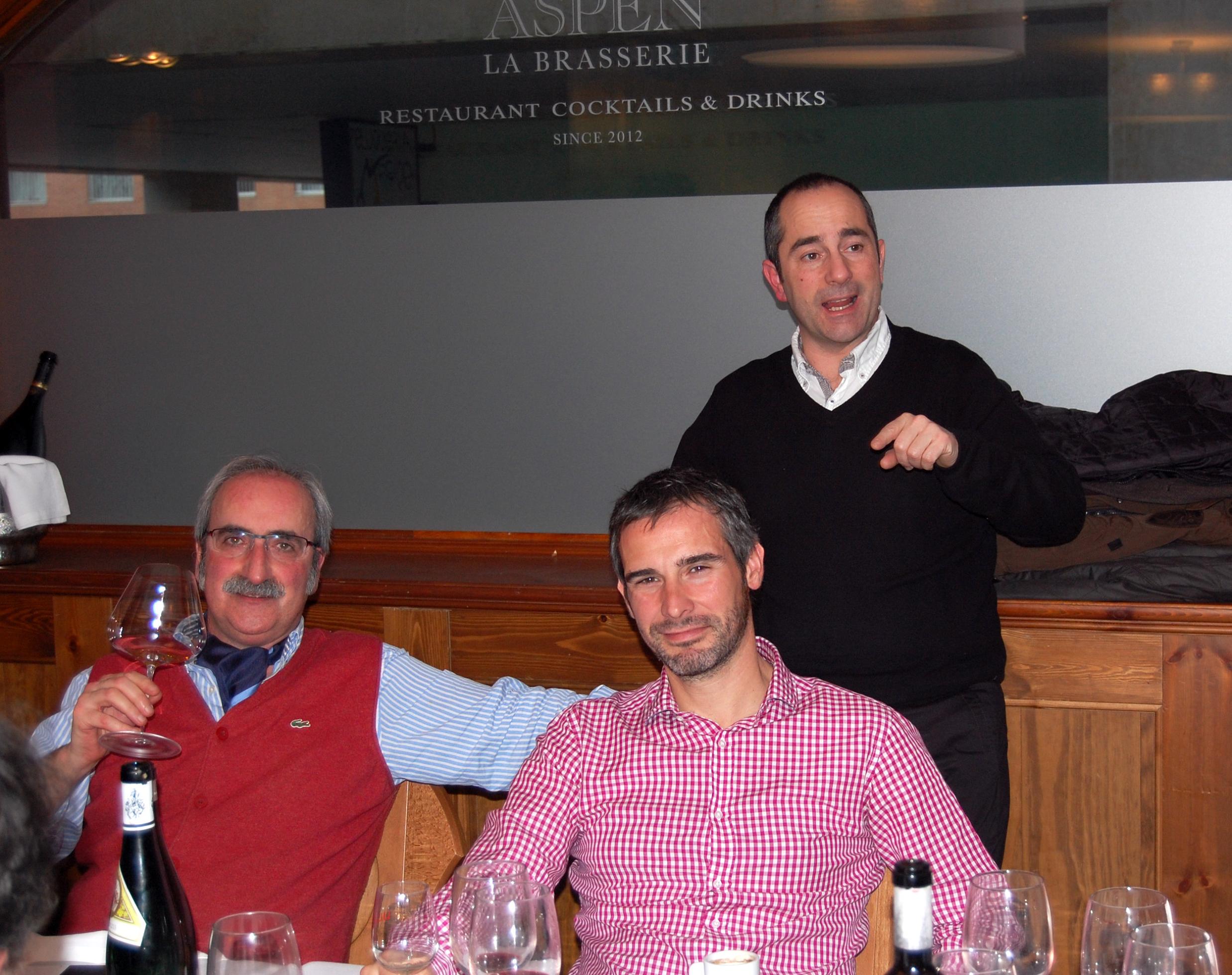 Observar al Decano, qué elgante iba y qué colorcicos se le habían puesto.