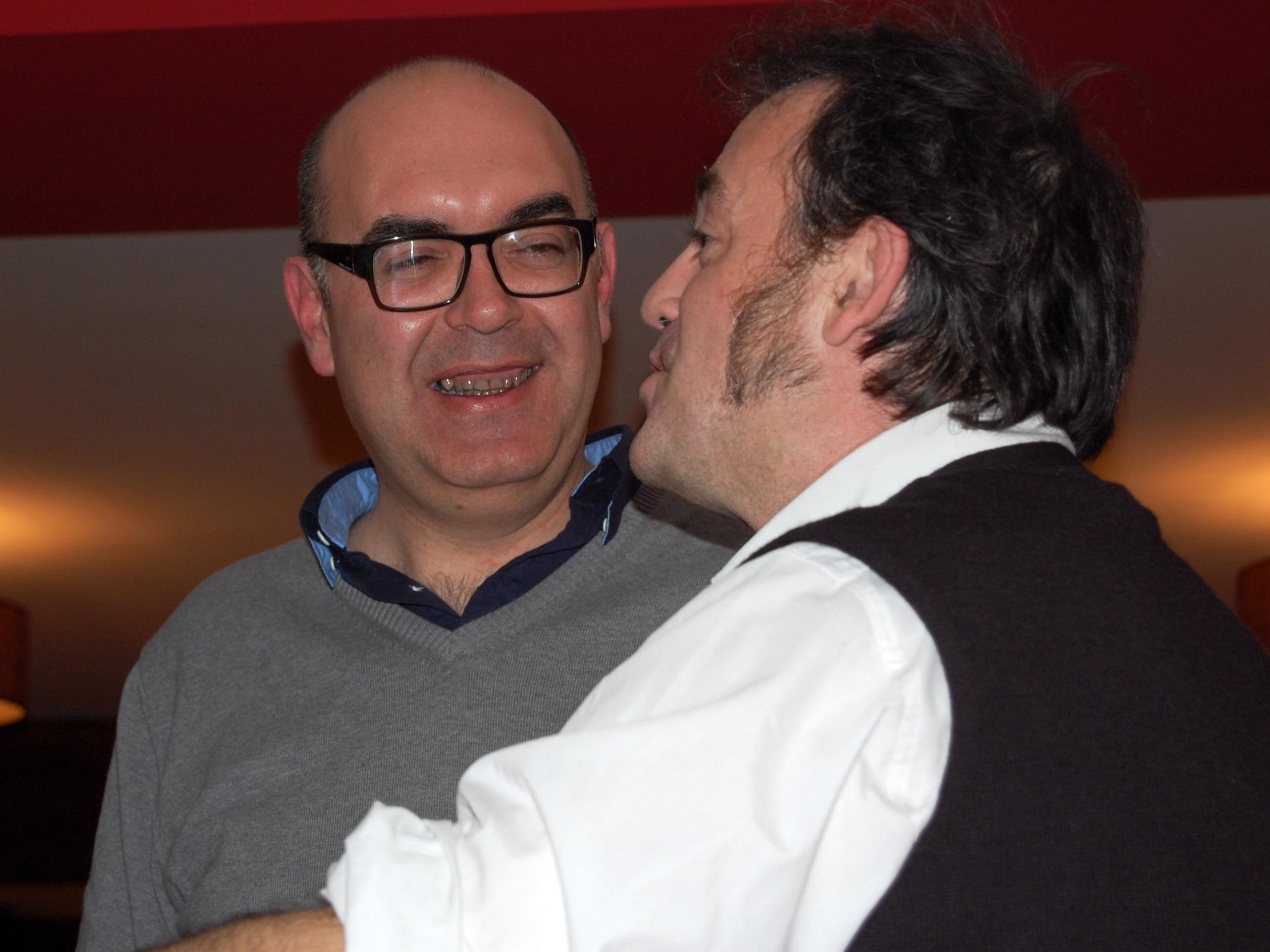 Ahora se ríe más el jodío, claro ¡después de tanto vino!