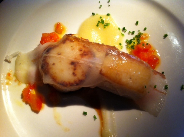 Lakasa de César Martín Vieira a la brasa y pez mantequilla con lardo di colonnata