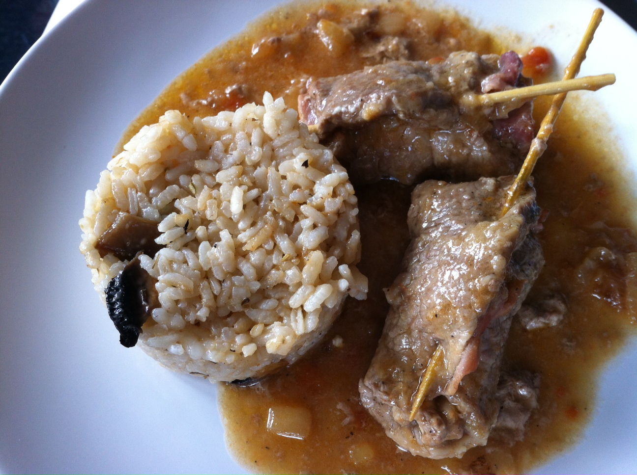 Plato de arroz y rolate al vermut