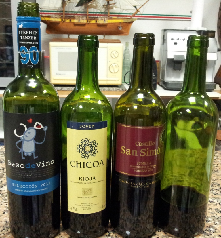 El que no lleva etiqueta era un rioja cosechero que me pareció bastante infumable. Me sorprendió el 