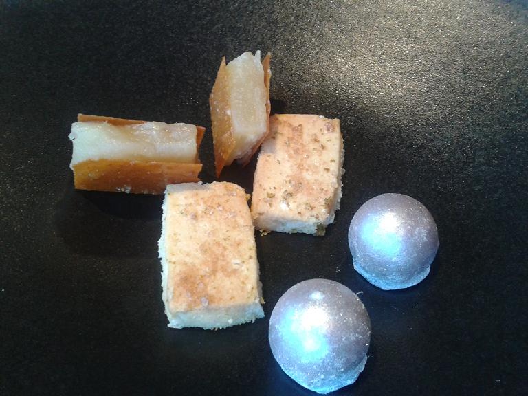 Petit fours