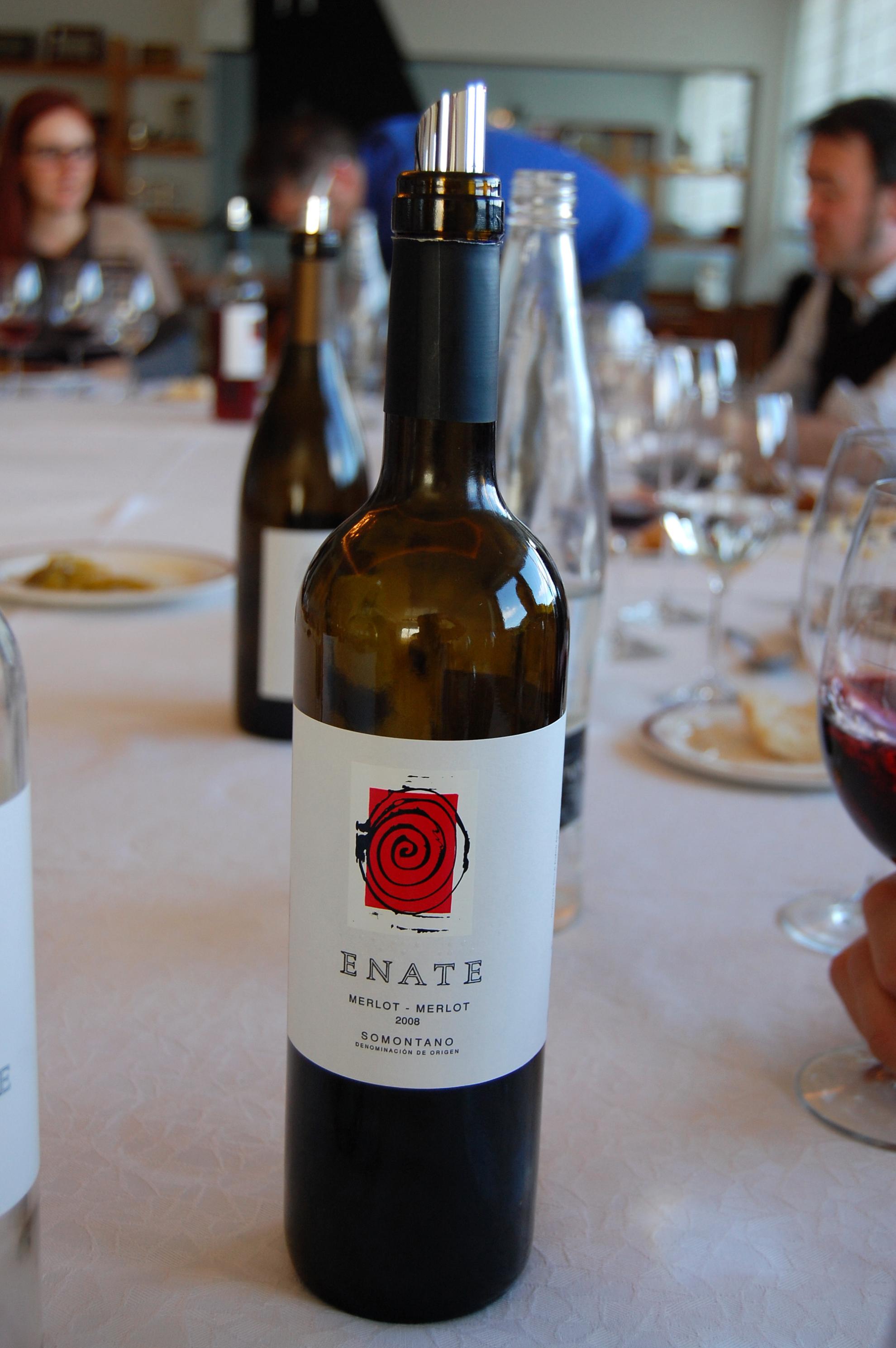 Por cierto que el Merlot-Merlot le iba de maravilla al corderico.