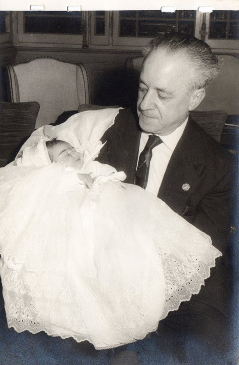 Con este me bautizaron a mi, habían bautizado a mi abuela con él.