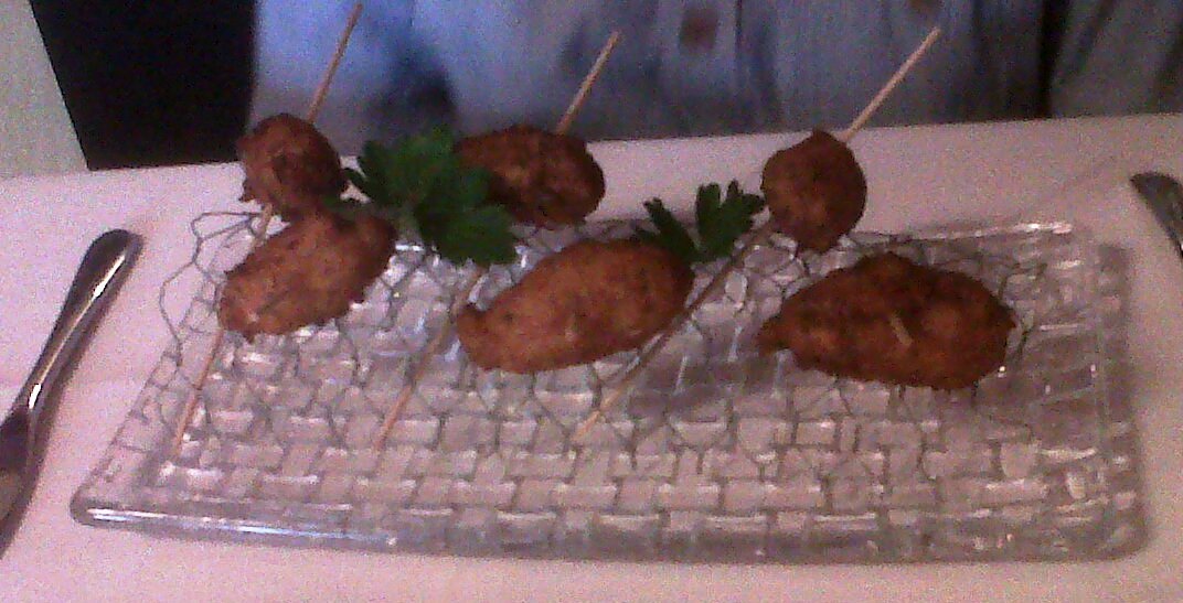 Restaurante Nectari Original i divertida presentació dels bunyols de bacallà.