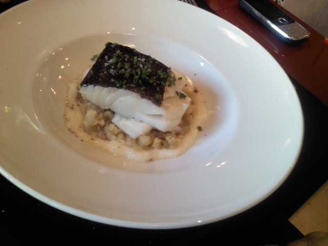 Ciro en Valencia Bacalao con sofrito de coliflor y piñones