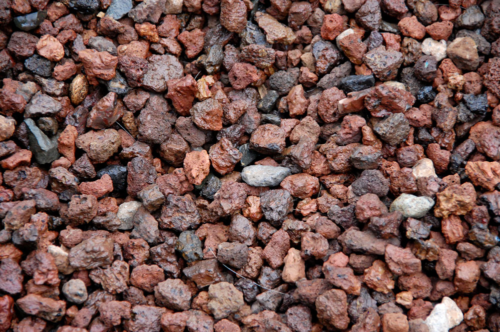 Terreno, terroir, piedritas de volcan, picón... y tiene aromas a pólvora