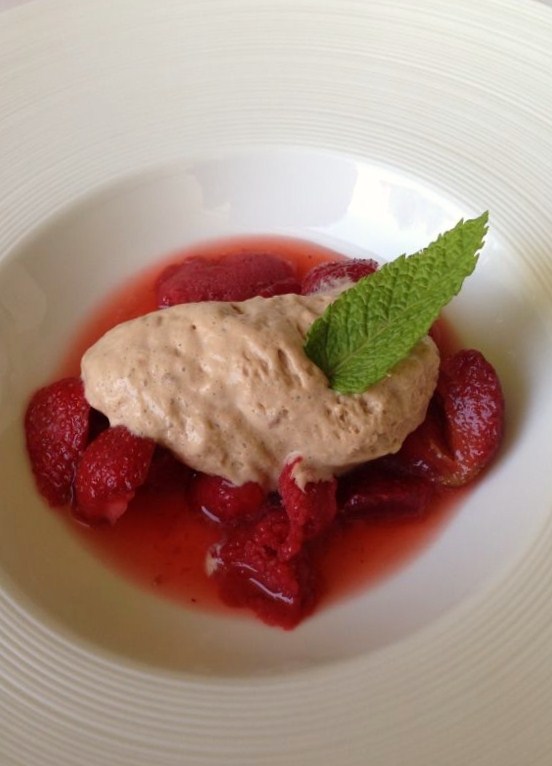 Restaurante_Sambal_fresas_mousse_té_chocolate_leche