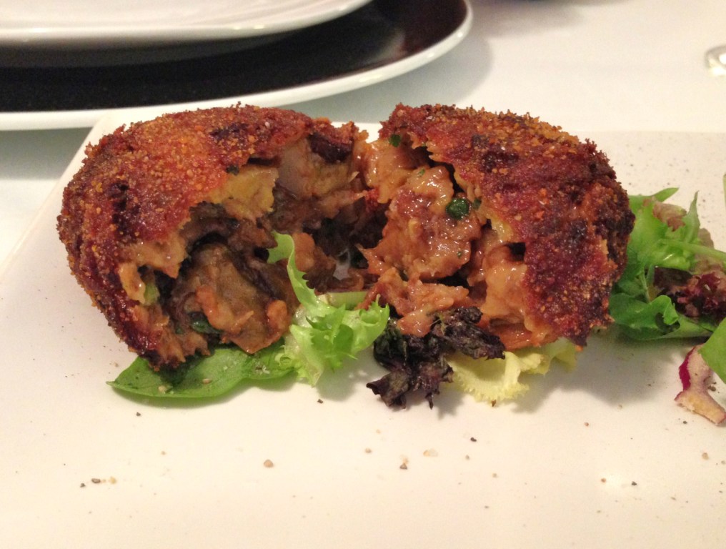 Croquetas de berenjena y mozarella ahumada La Cantinella