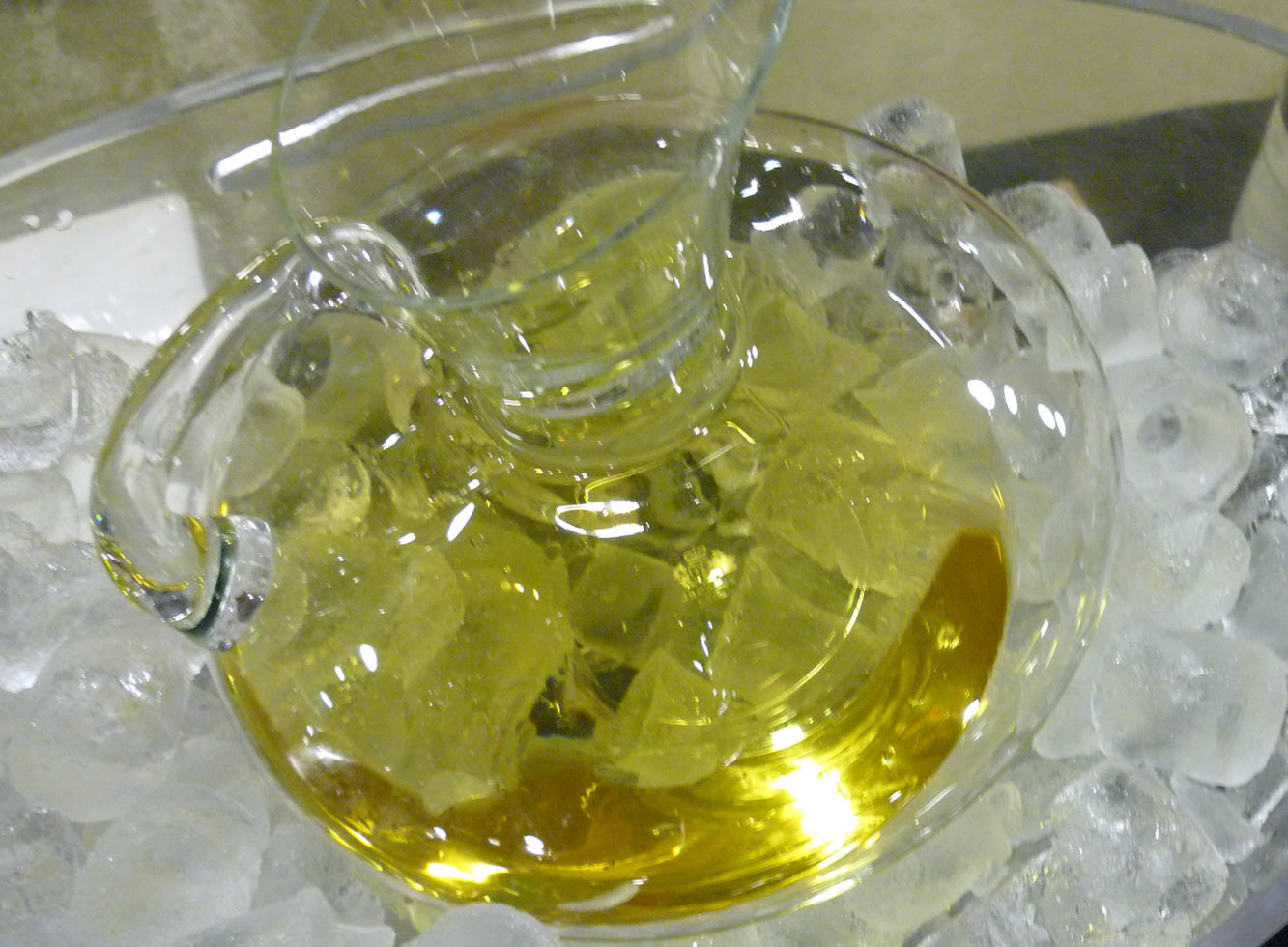 vino blanco jarra