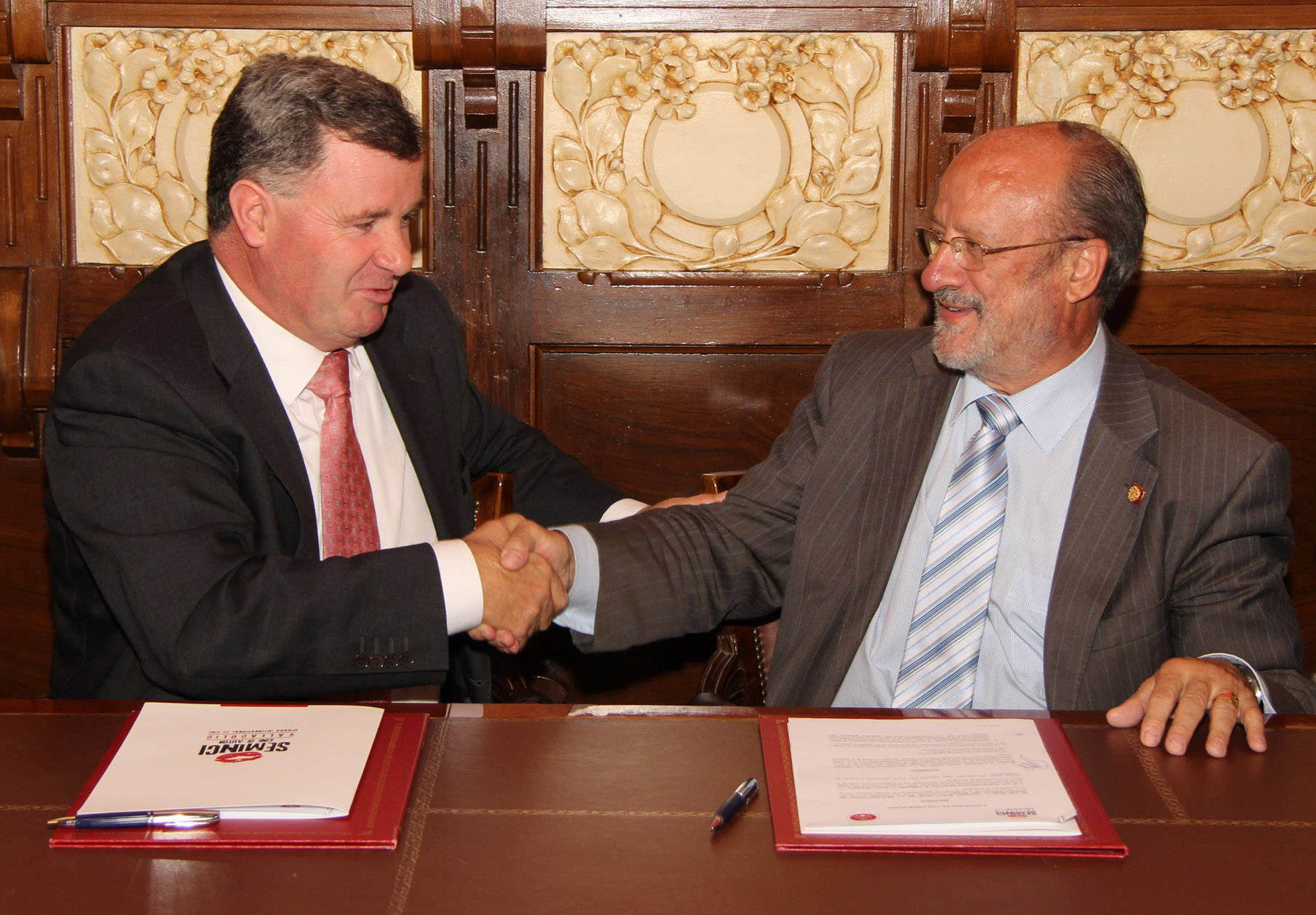 firma del acuerdo de colaboración entre ribera del cuero y SEMINCI
