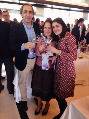Con Henar Cano Sanz y Álvaro Pérez Navazo de Abadía Retuerta