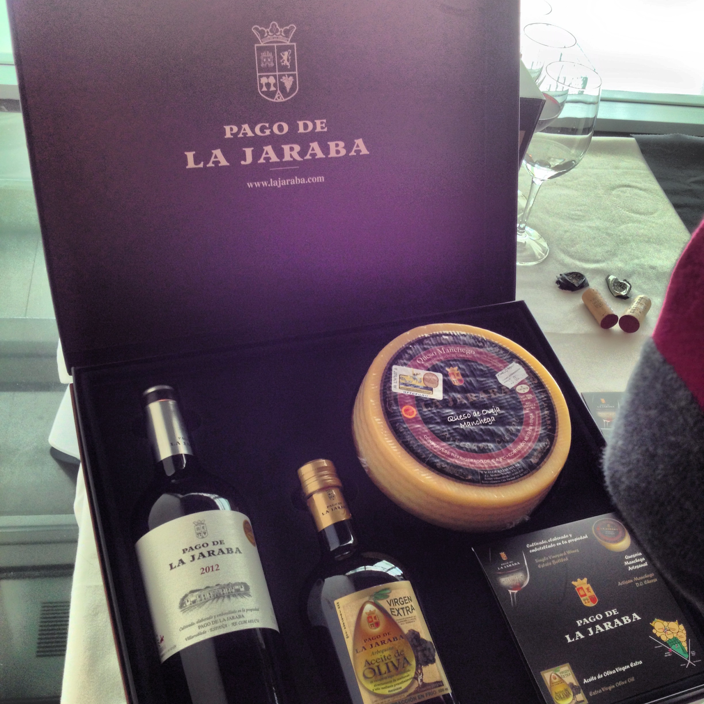 Pago de la Jaraba, lote de queso, aceite y vino manchego