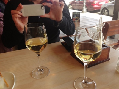 Tomando el aperitivo y cazando al cazador