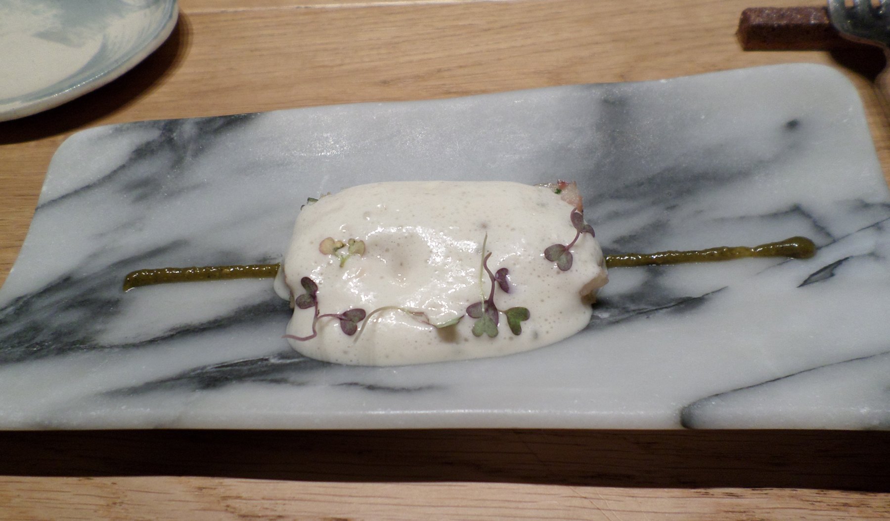 Aurelio_Gómez-Miranda_bloG-M_Ricard_Camarena_Canapé_de_anguila_ahumada_y_cacau_del_collaret_aperitivo
