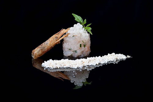 Tartar de gamba y perlas de caracol
