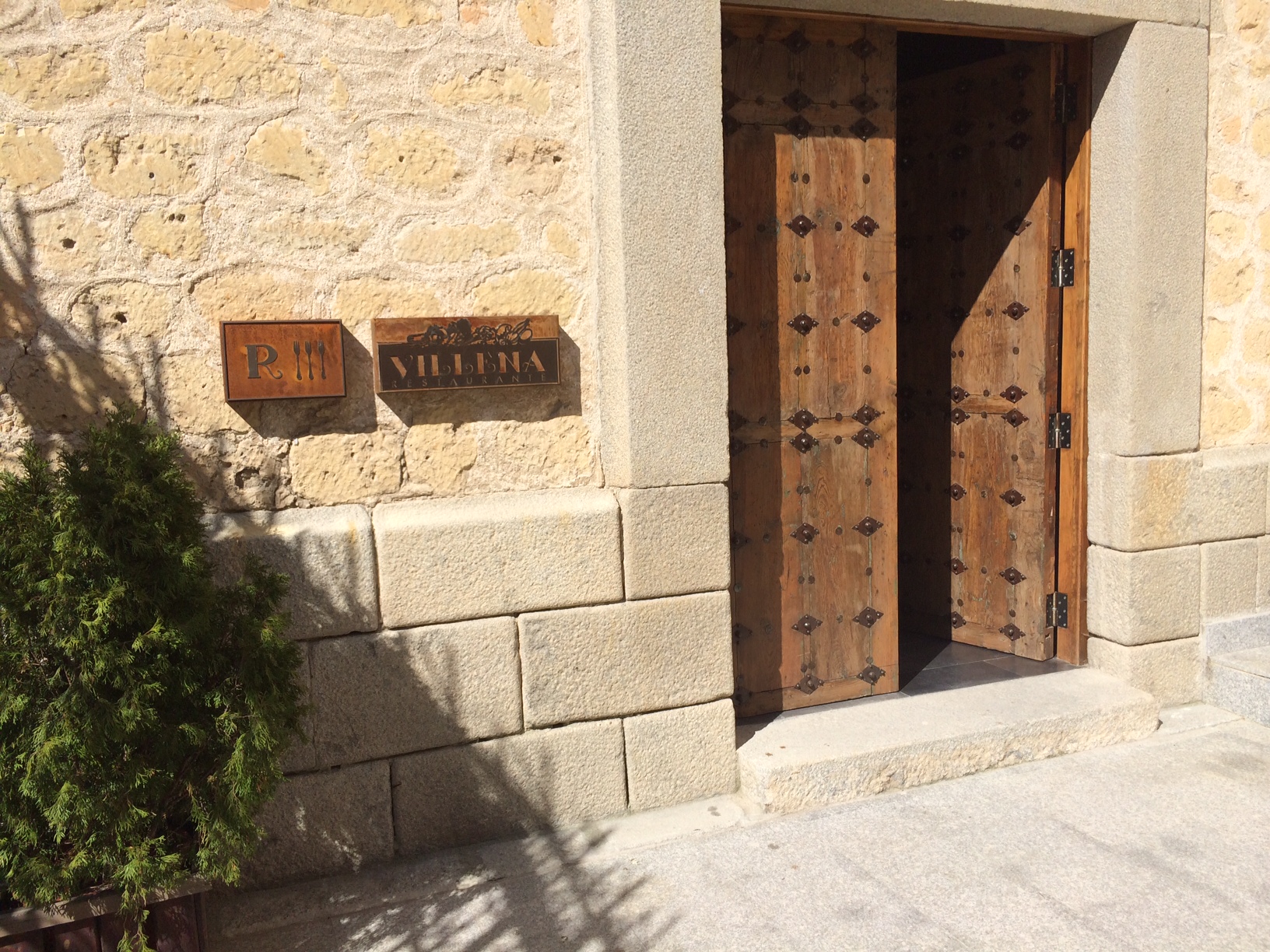 Entrada al Rest. Villena