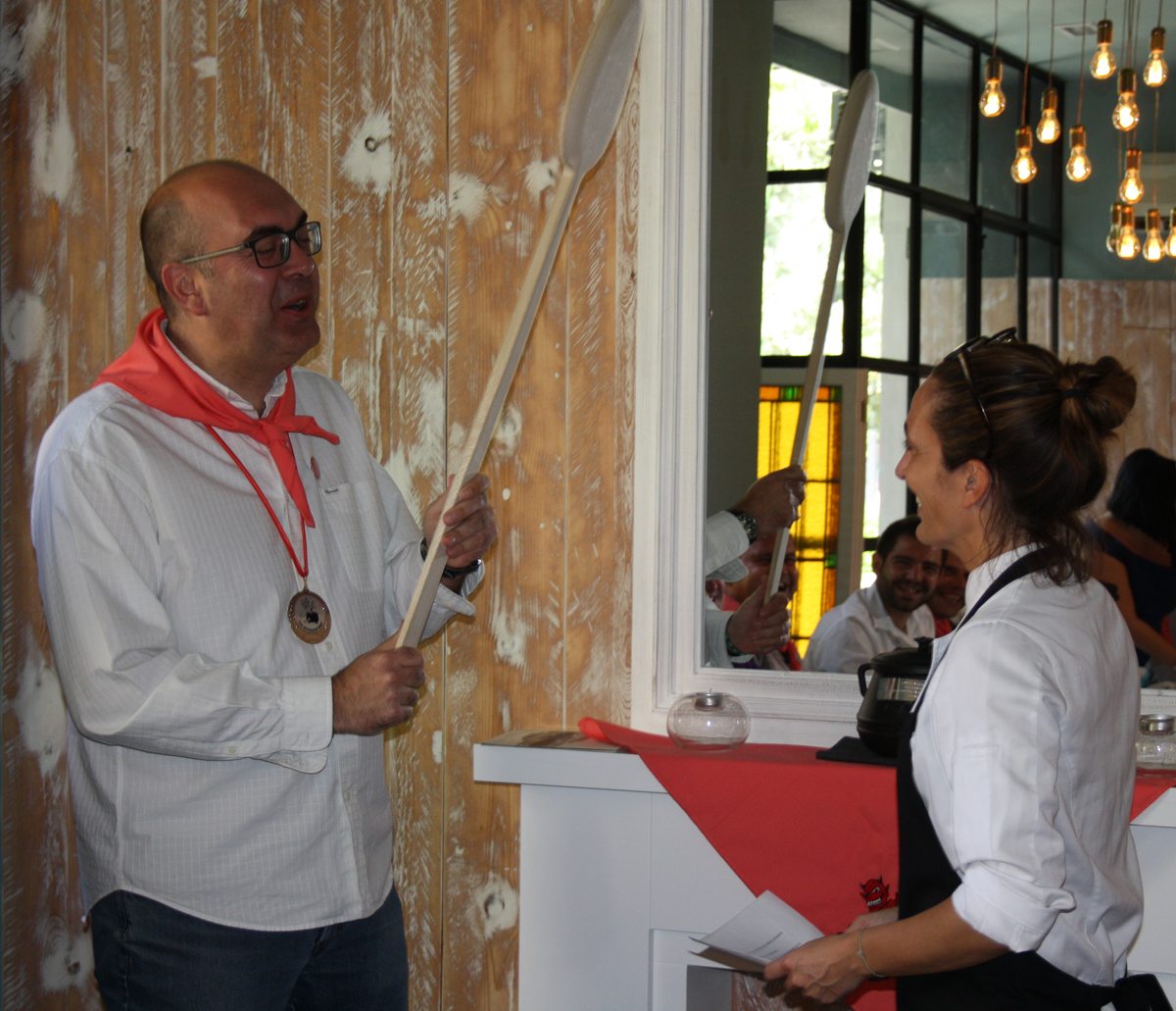 bloG-M_Aurelio_Gómez-Miranda_Begoña_Rodrigo_Socia_de_Honor_Peña_Gastronómica_Los_Restauranteros_Valencia_abril_2014_Cucharón