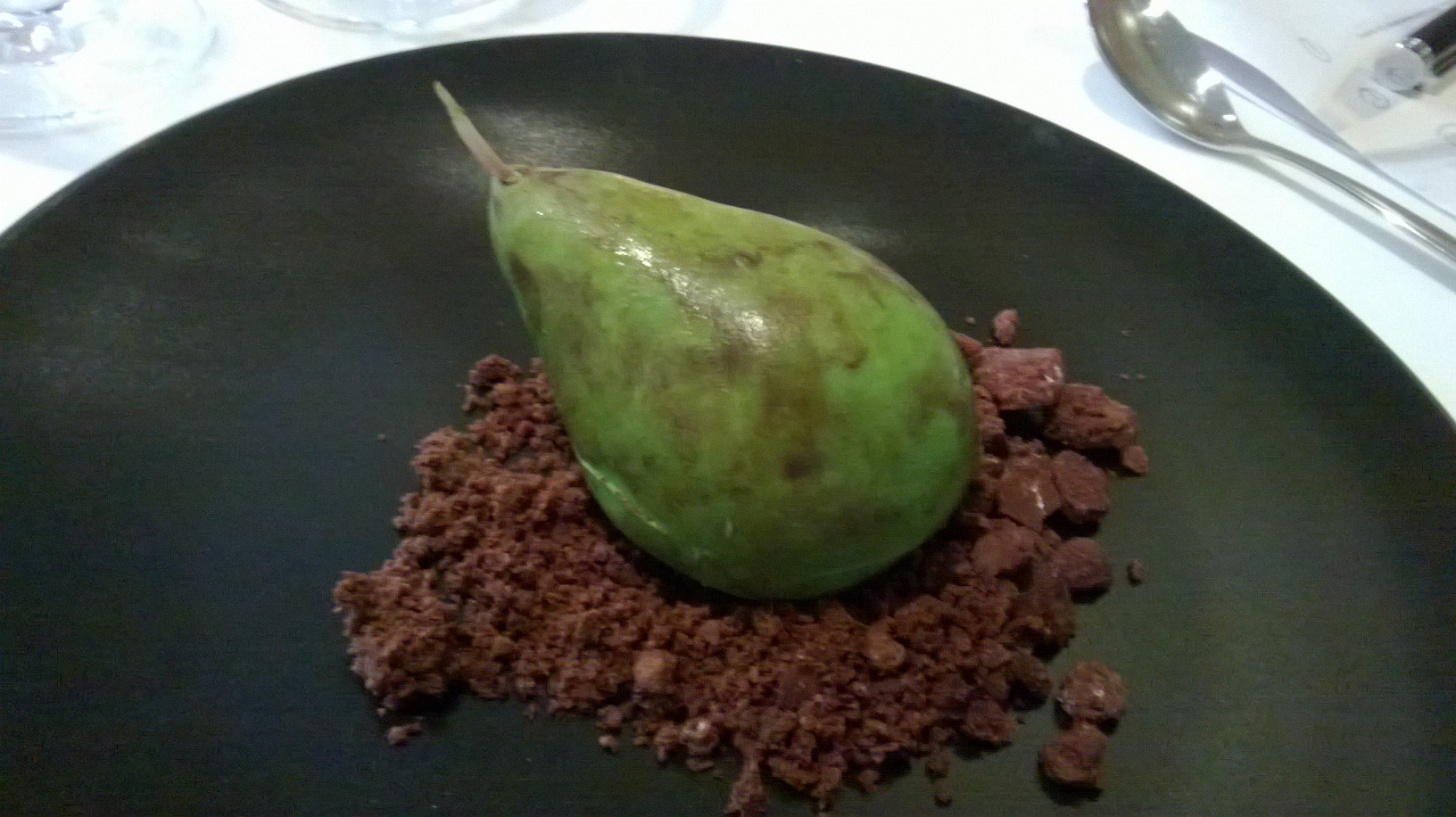 pera caida del arbol
