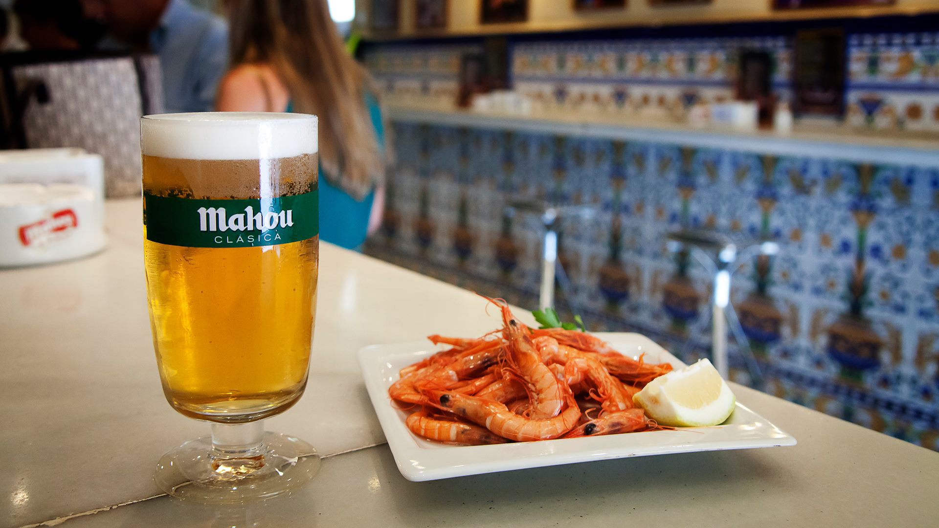 Cerveza Mahou Clásica con tapa