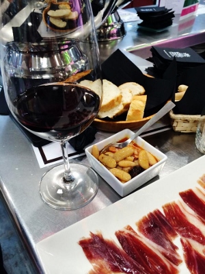 Santa_Bar_Bodega_Santa_Cecilia_vinos_y_tapas