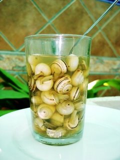 Se suelen servir en vaso o taza.