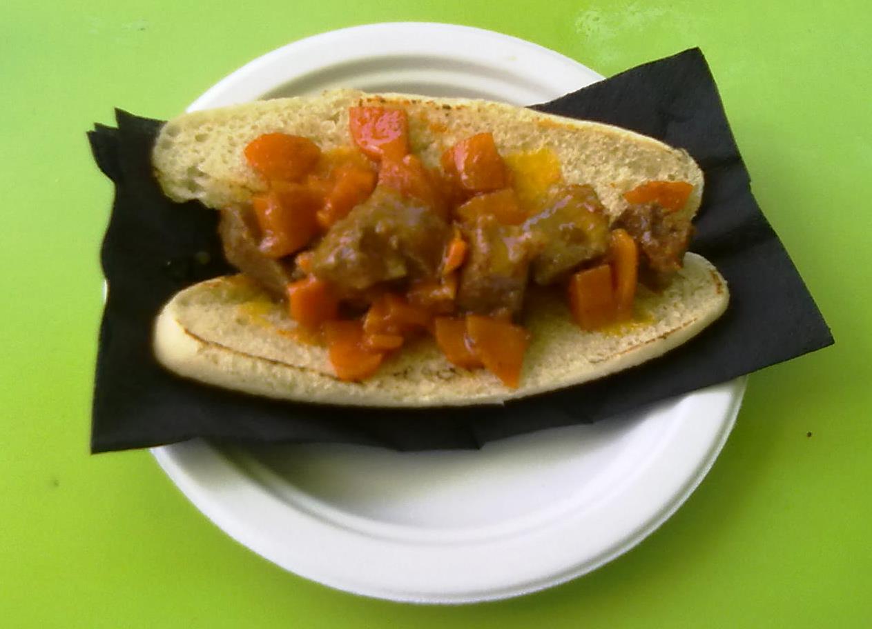 L'<b>entrepà d'ibèric amb salsa d'ou</b> de <i>L'Eggs</i> del meu fill sí m'ha donat temps de fotografiar-lo... pels pèls ;-P