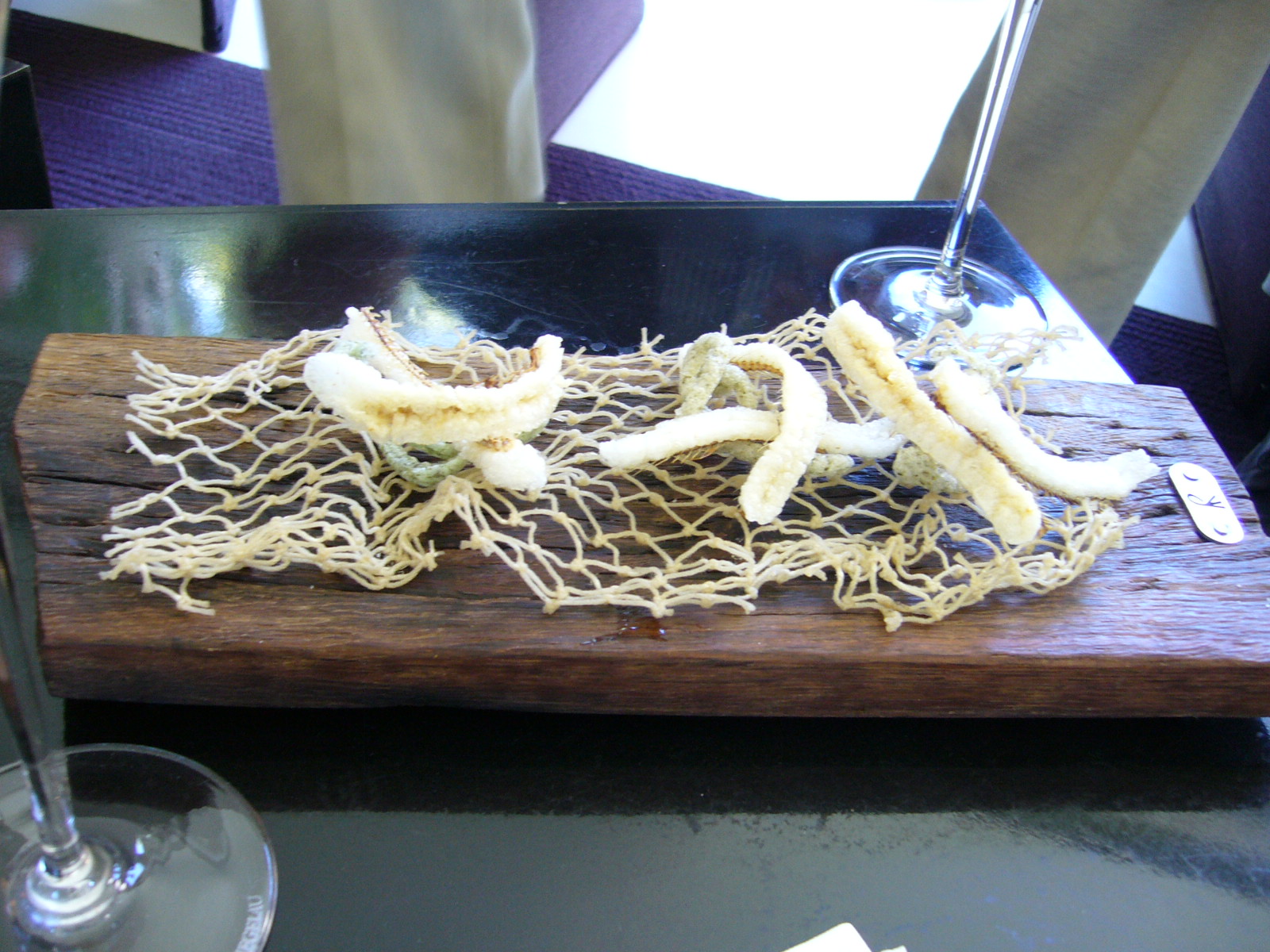 espinas de anchoa con témpura de arroz de Pals