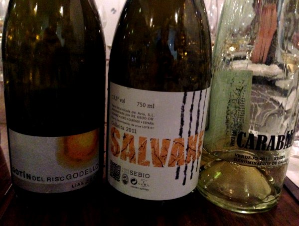 Despedida-grupo-cata-En-Torno-Vino-3-vinos-blancos