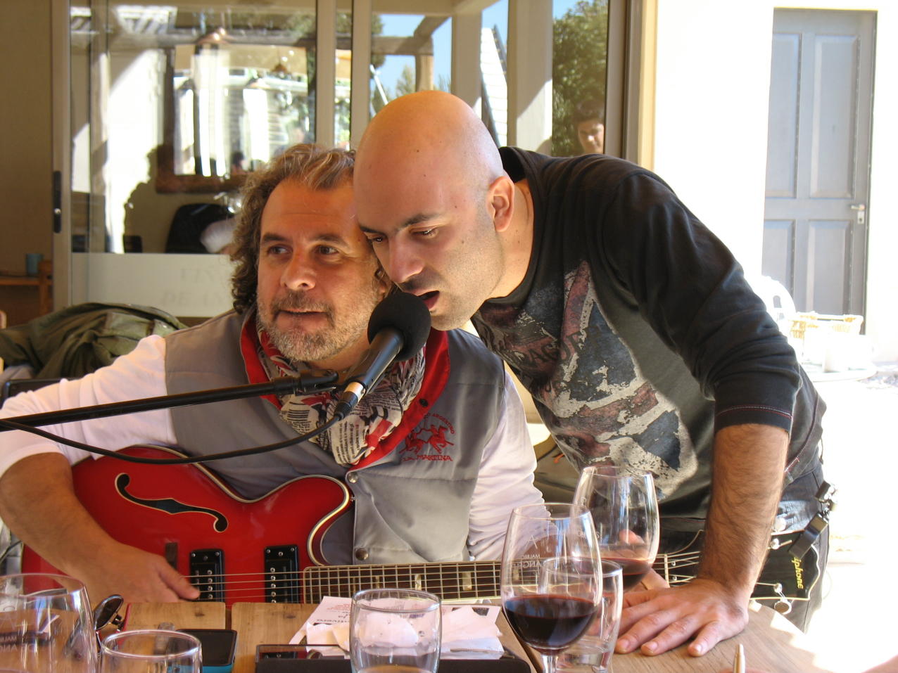 Pelleriti cantando en vivo