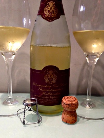 Gewurztraminer Halbtrocken: una pequeña decepción este espumoso de gewurztraminer, estaba bien pero esperaba más, quizás la variedad no dé para más...