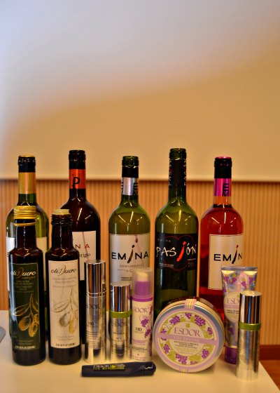 Diferente la cata que nos prepararon en Emina, vinos y cosméticos!