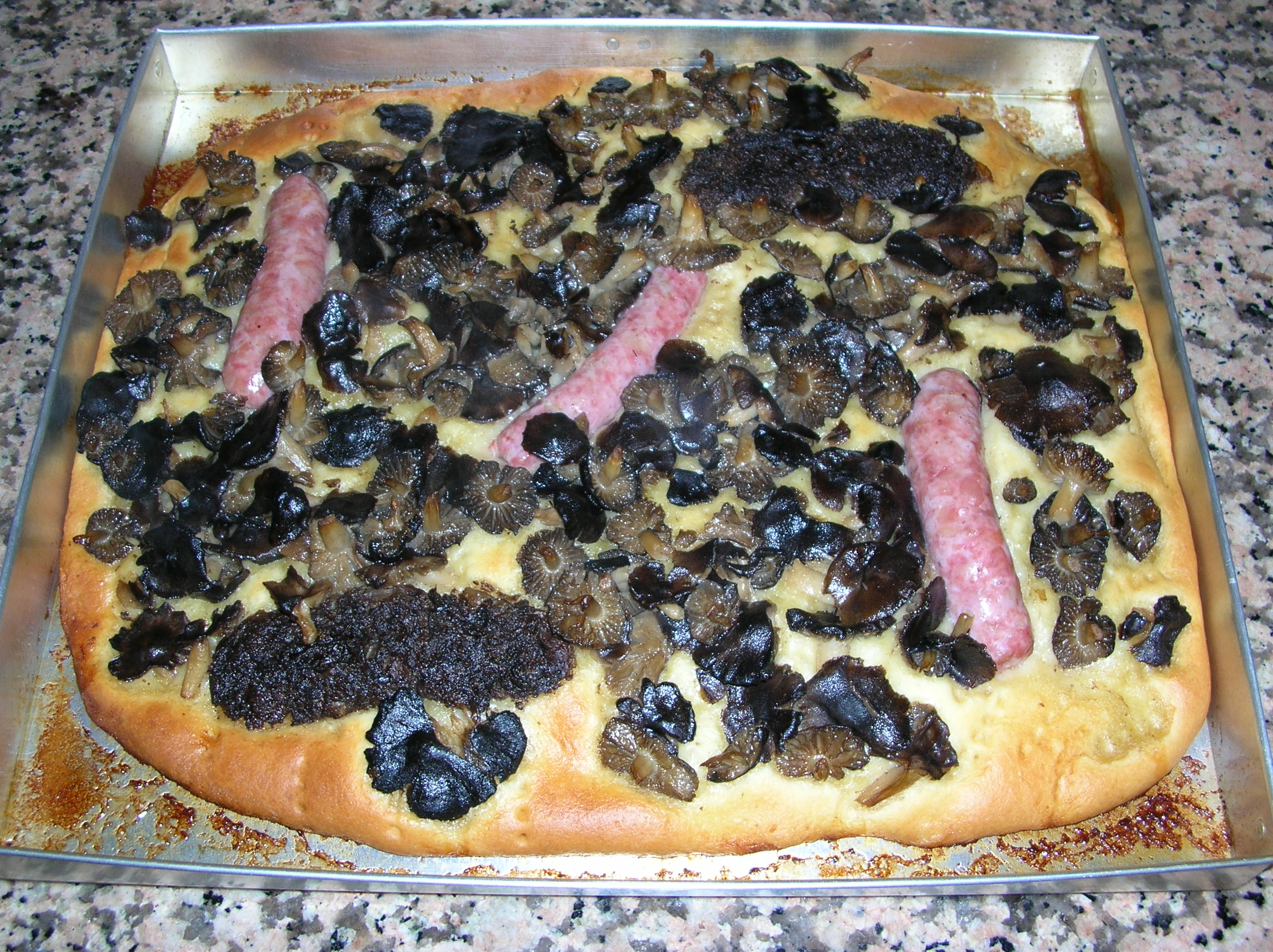 Coca de Fira con fredolics.