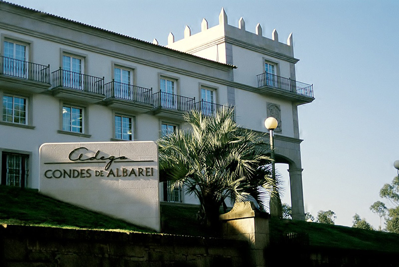 Fachada de Adega Condes de Albarei