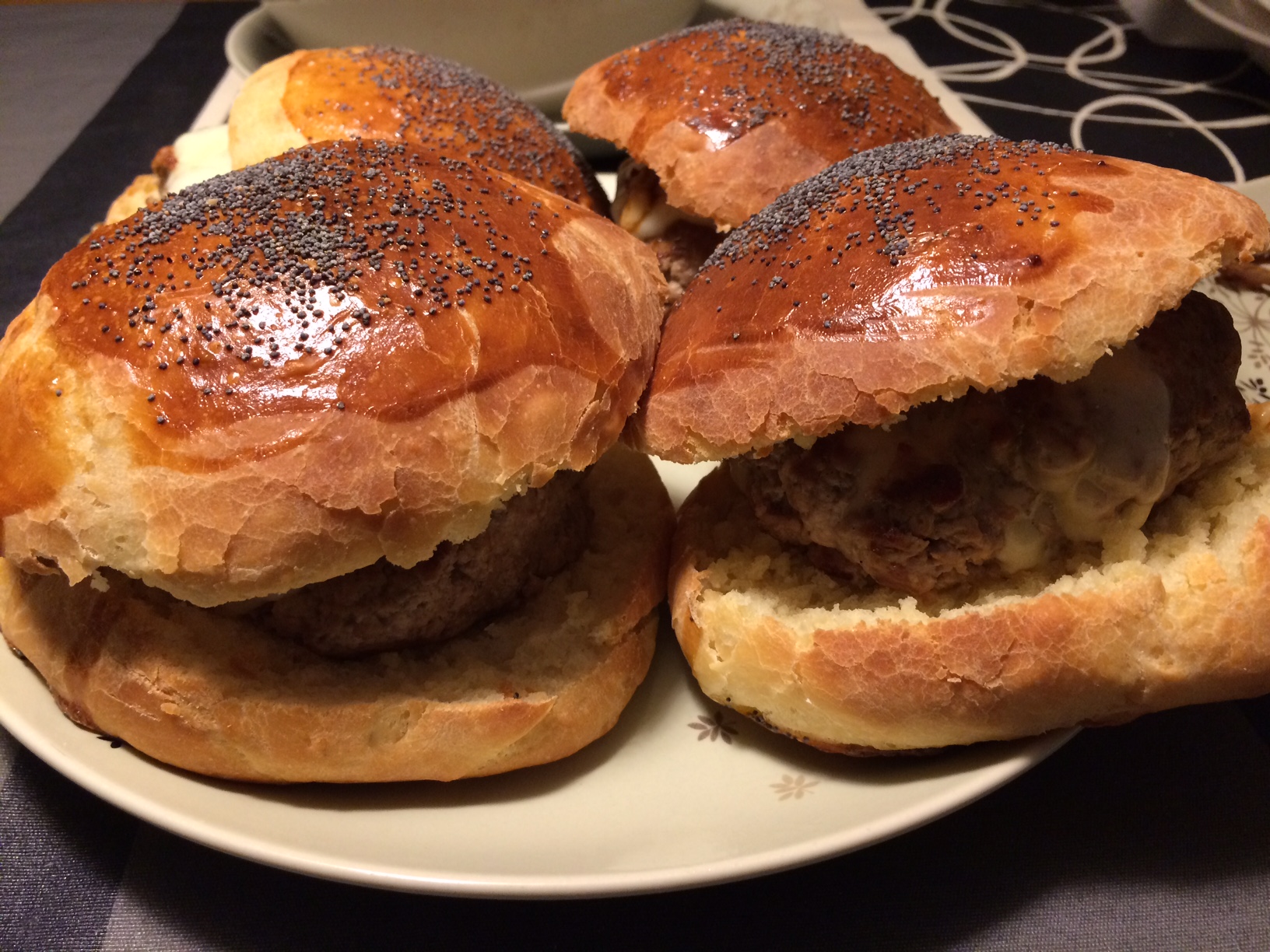 Pan de hamburguesa, con hamburguesa